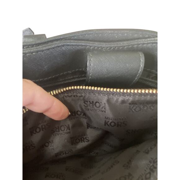 Michael Kors Black Leather Handbag Crossbody Gold Tone Hardware 8 Pockets - Picture 5 of 16